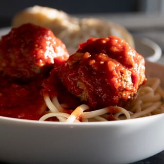 Kid's Linguine & Meatballs
